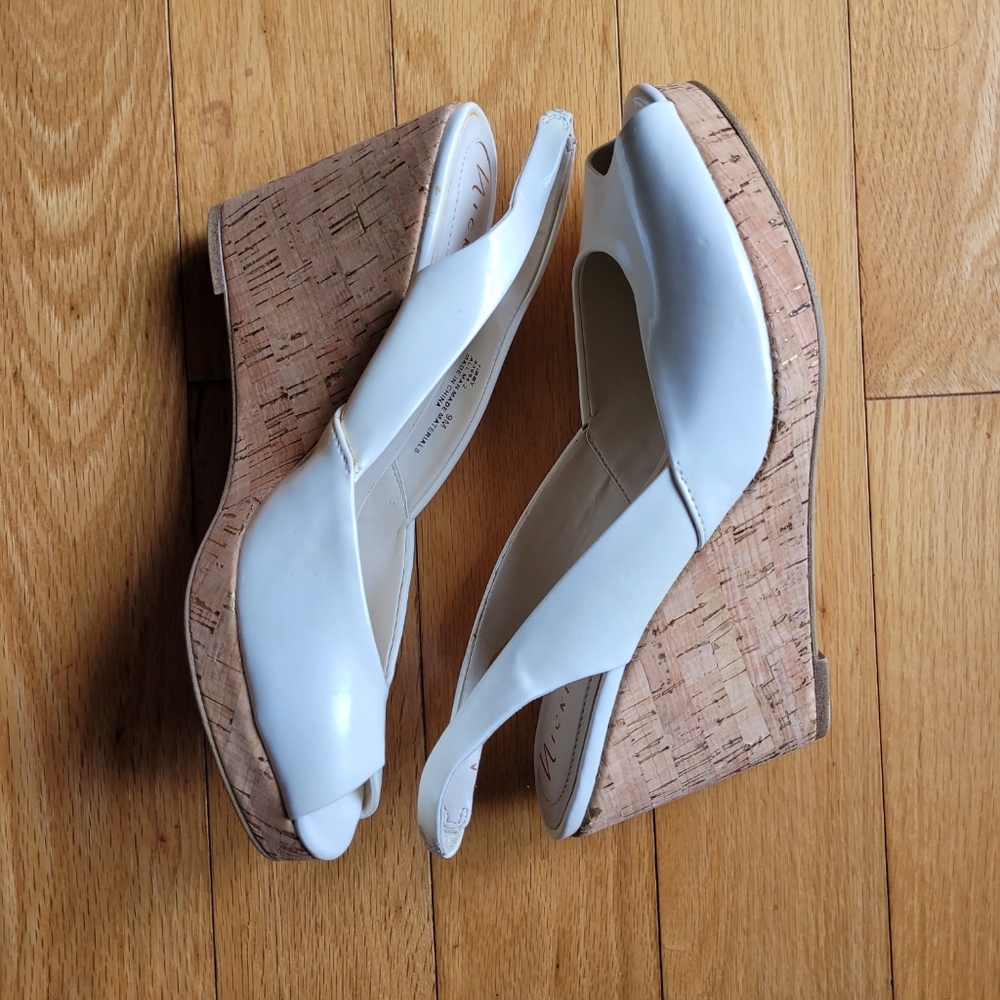 Nickels Women Open Toe Wedge  Cream Sandals. Size 9M
